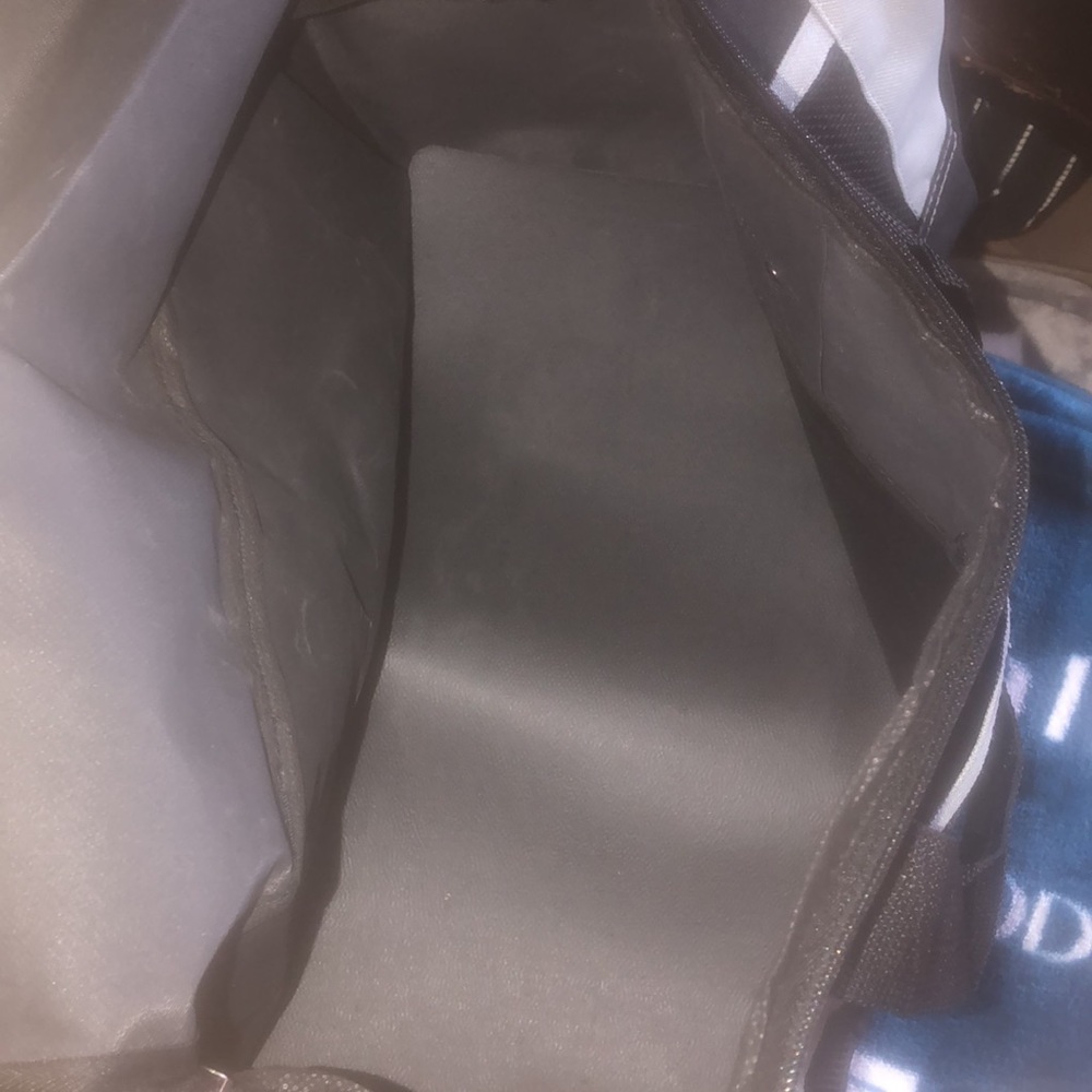 NWOT Barton’s duffel bag - Picture 3 of 3